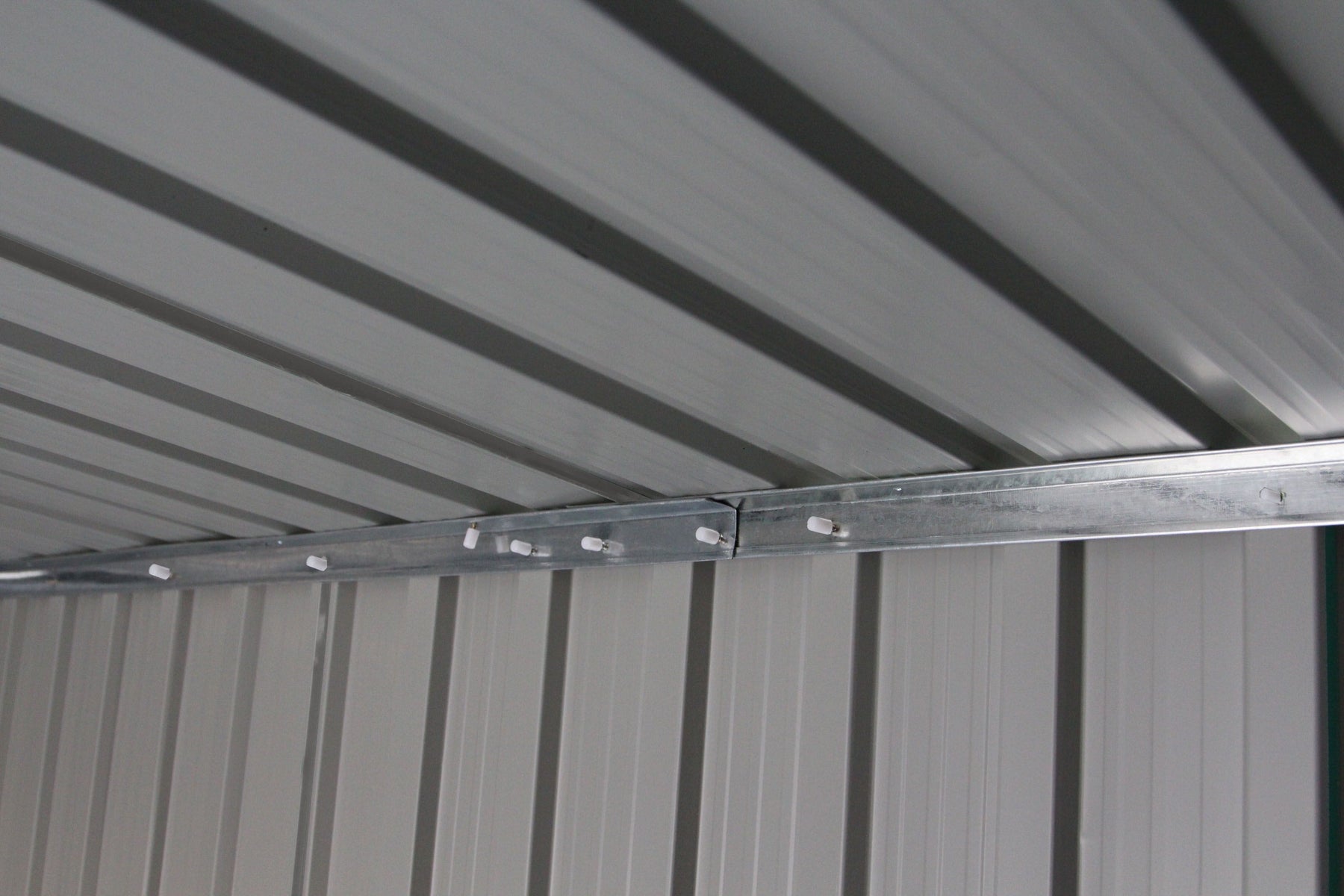 Galvanized Sheet Garden Shed Tool Storage Shed Double Door 2 Vents, 277x191x192cm, Gray and White -
